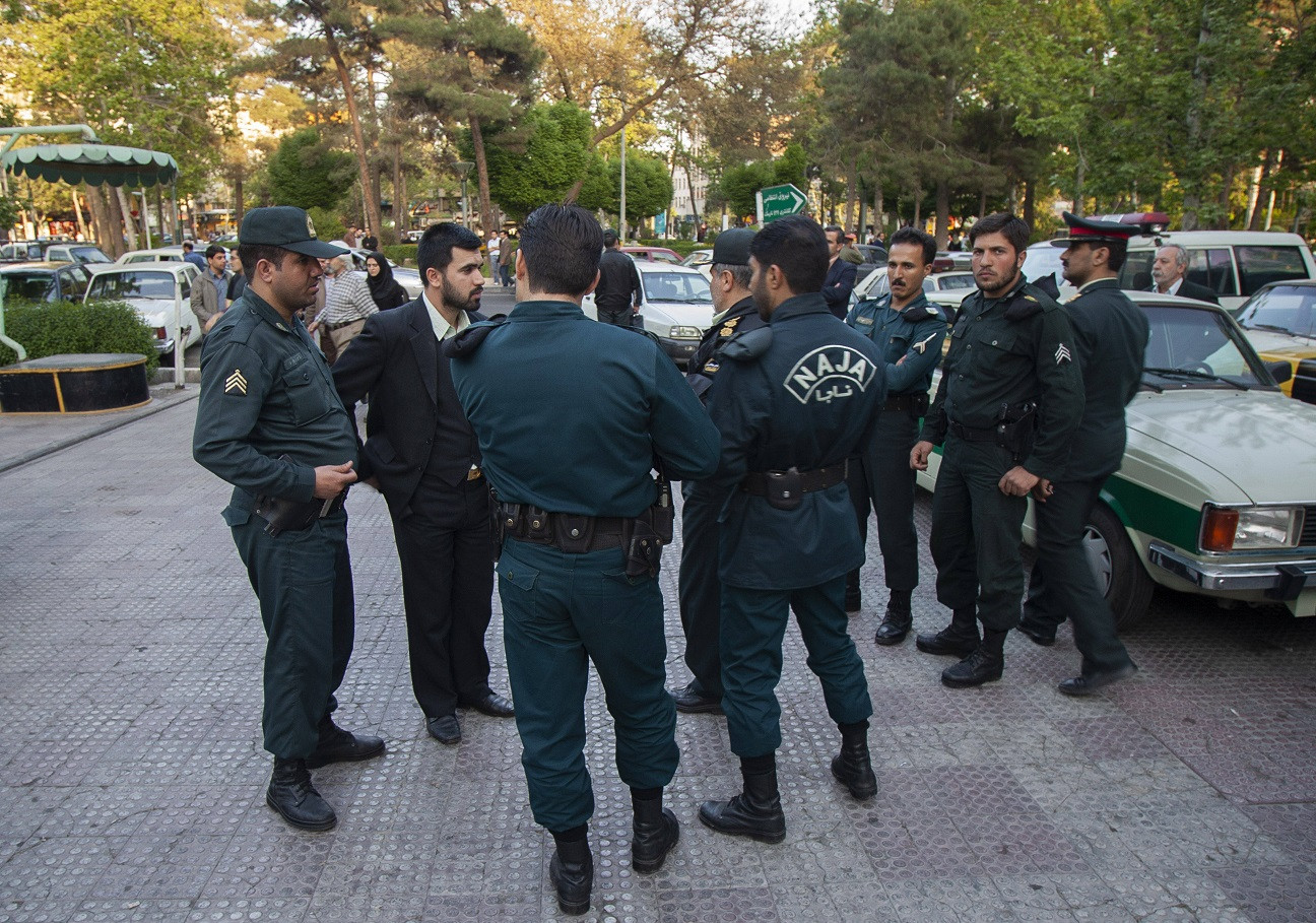 Ce înseamnă poliția moravurilor din Iran, cea care a fost suspendată după luni întregi de proteste
