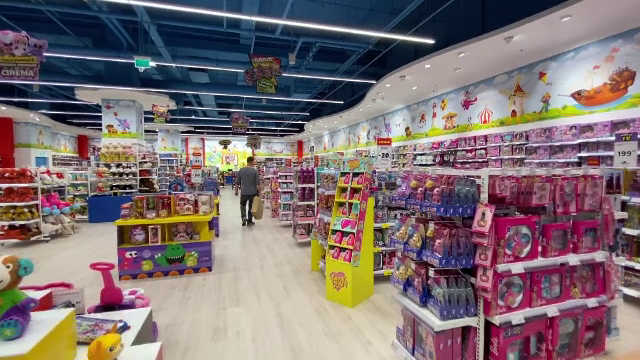 Topul celor mai căutate jucării de sărbători. Păpușa Barbie sau jocurile tip lego, printre preferatele celor mici