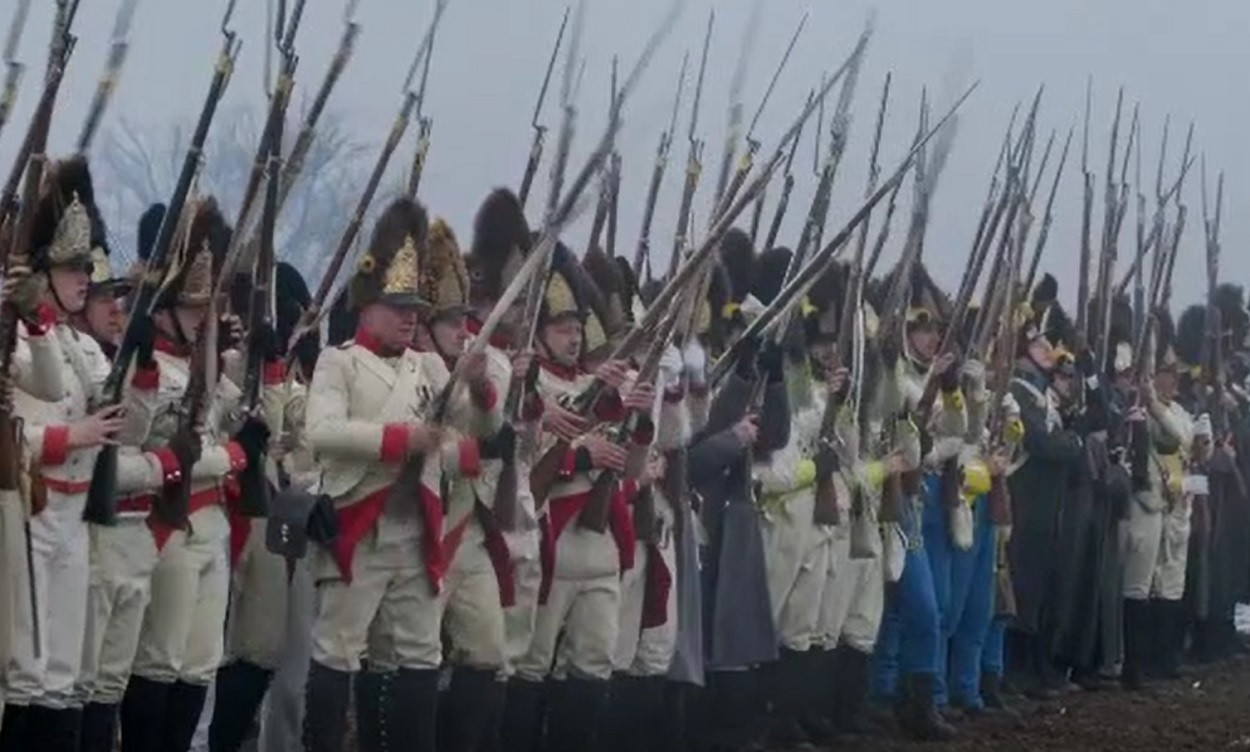 Peste 1.000 de persoane din 15 țări au reconstituit bătălia de la Austerlitz, una dintre marile victorii ale lui Napoleon