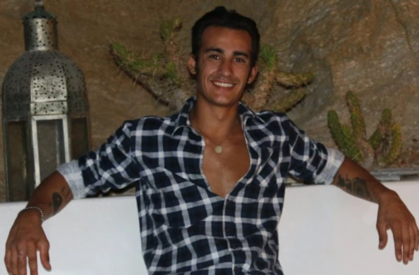 Un bărbat a fost răpit și torturat de prietenii săi după ce s-a lăudat cu banii pe care îi avea