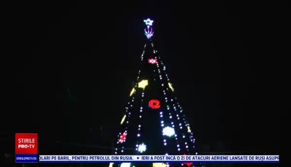 Spectacol impresionant cu 120 de drone şi colinde tradiţionale în Târgoviște. S-a deschis Orășelul lui Moș Crăciun