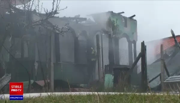 Un bărbat din Argeș a ars de viu sub privirile soției. Verifica dacă se scurge gaz din butelie cu o lumânare aprinsă