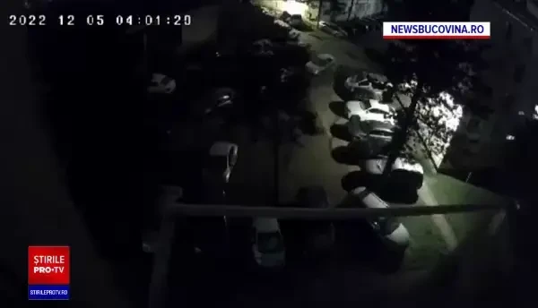 Imagini cu explozia din Suceava. Momentul în care un bărbat este aruncat în stradă, de la etajul doi