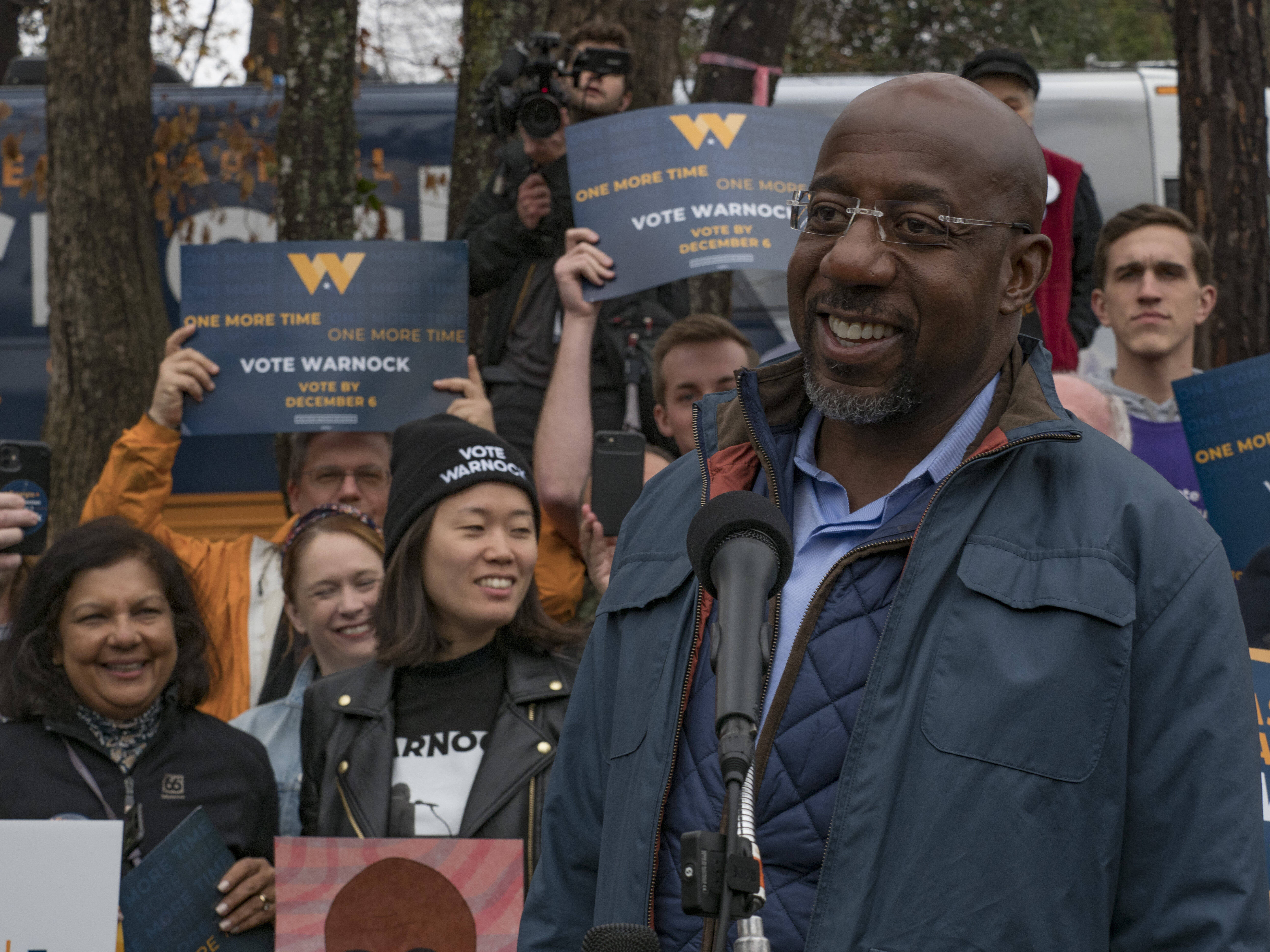 Senatorul american democrat Warnock câştigă în turul doi la alegerile din Georgia