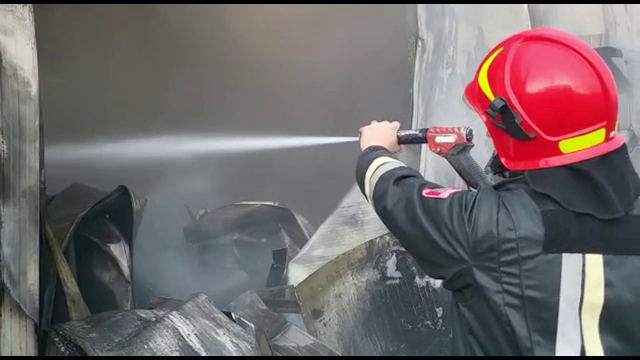 Incendiu la o crescătorie de găini din Satu Mare, din cauza unui scurtcircuit la instalaţia de ventilare