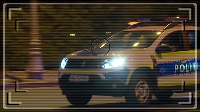 Două mașini au plonjat într-un râu din Iași, după o cursă nebună. Una dintre ele era de poliție, cu doi agenți la bord