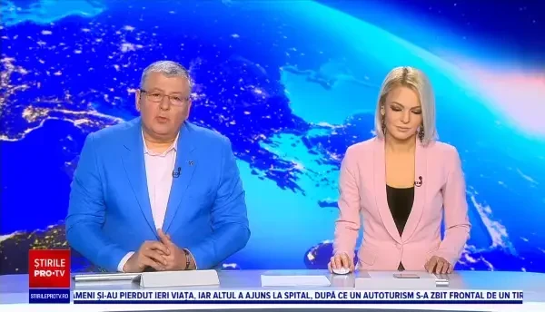 Un altfel de brad de Crăcin. Pom festiv împodobit sub apă de o echipă de scafandri