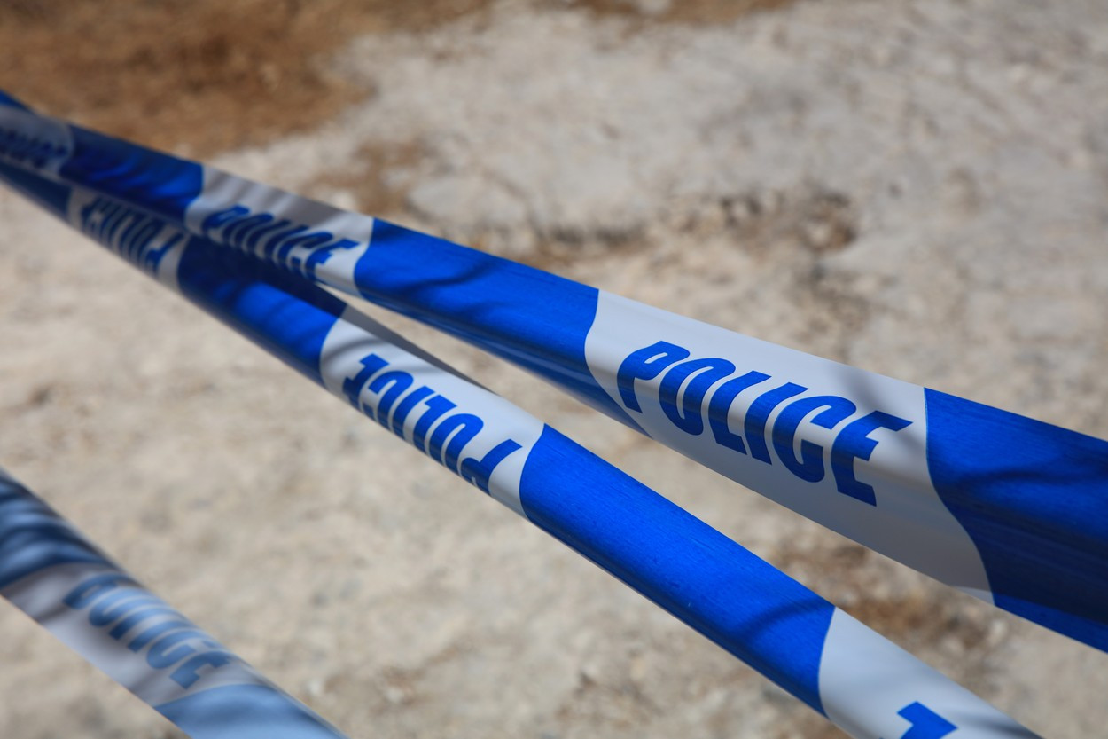 Un bărbat și-a ucis colegul de apartament, apoi l-a îngropat în curtea casei. Îi aruncase pe jos farfuria cu mâncare