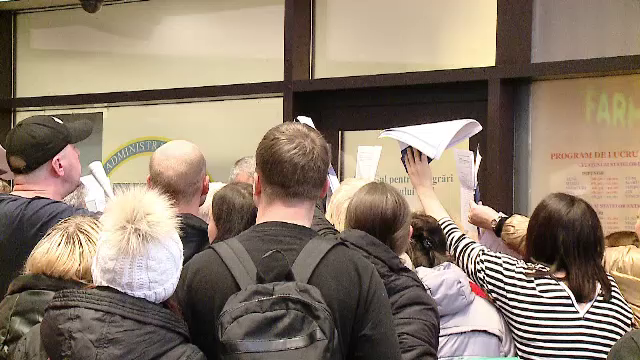 Cozi interminabile la biroul de Imigrări din Cluj-Napoca. Timpul de așteptare pentru o programare ajunge la 2-3 luni