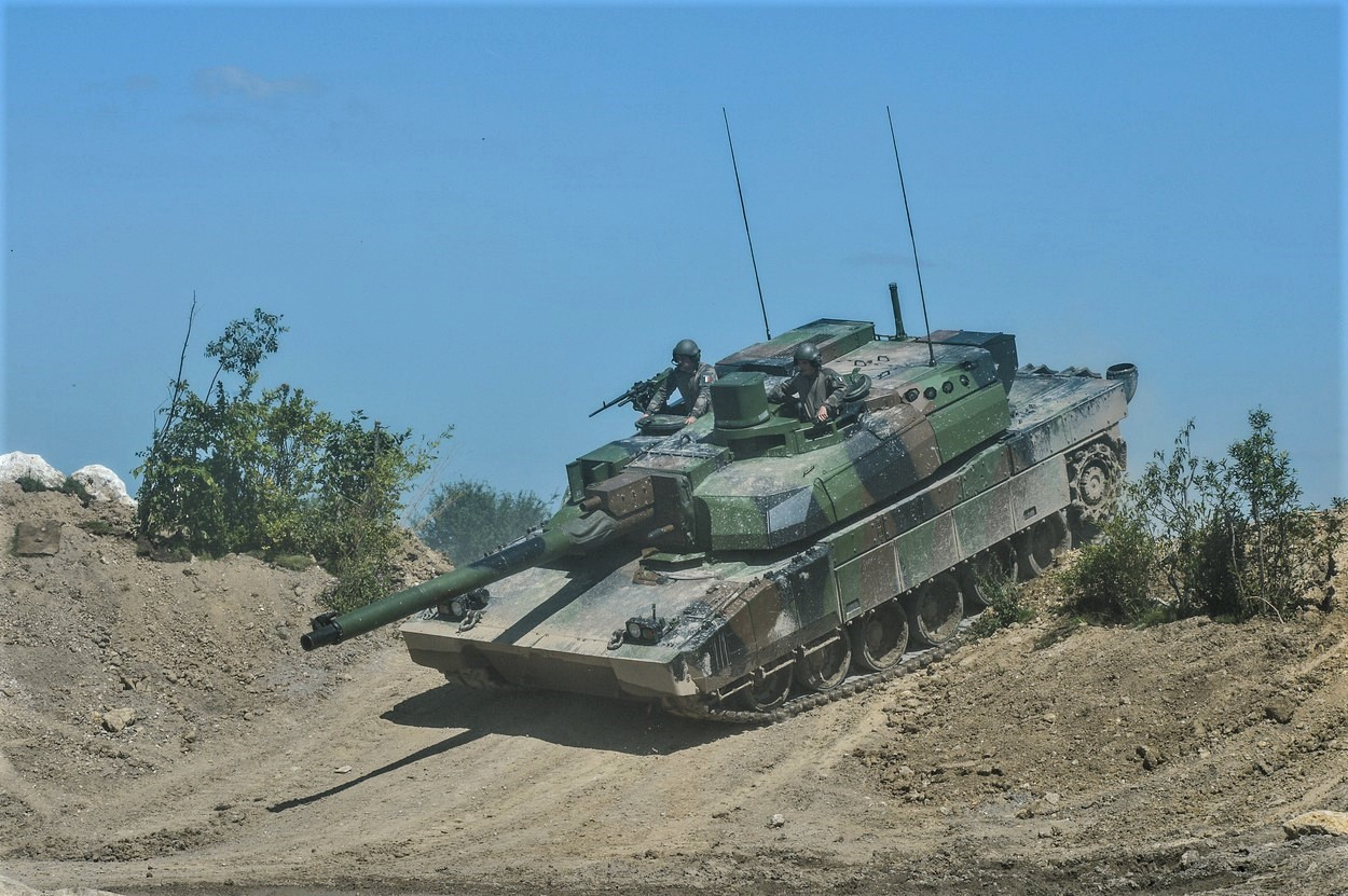 Premieră în România. Demonstrație de forță cu tancurile franțuzești „Leclerc”, la baza NATO de la Cincu