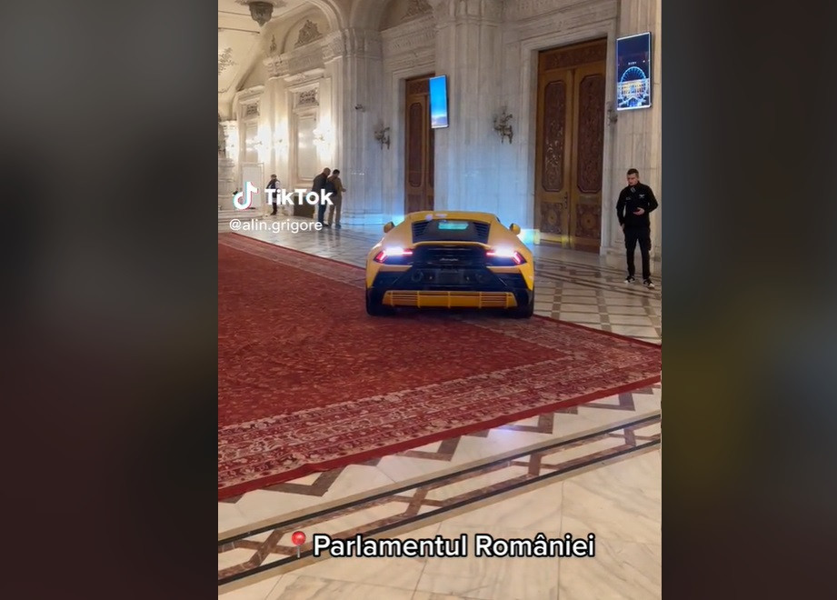 Video viral cu un Lamborghini care circulă pe holurile Parlamentului României. Cum a ajuns mașina acolo
