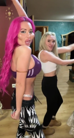 Femeia cu implanturi în pomeți spune că își iubește înfățișarea, deși primește critici constant | FOTO