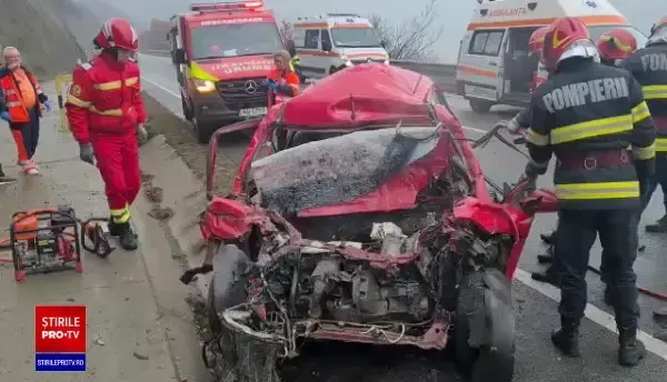 Accident grav pe DN6, în Mehedinți. Două persoane au murit. Traficul a fost blocat