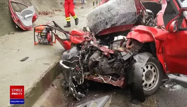 Un tânăr și socrul lui au murit într-un accident cumplit, în apropiere de Porțile de Fier 1