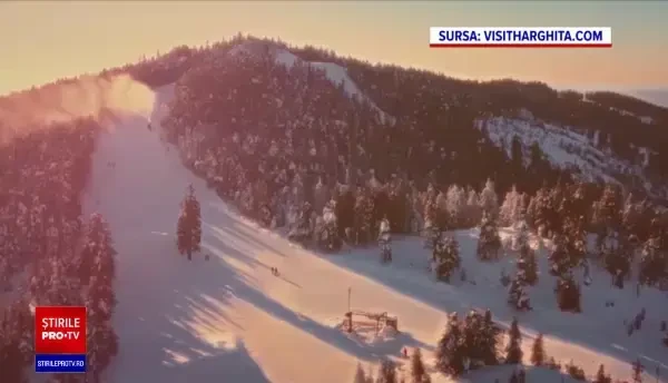 Pregătiri intense pentru sezonul de schi, în România. S-au făcut investiții de sute de mii de euro pentru pârtii și transport