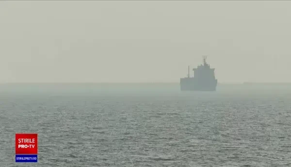 FOTO. Forțele Navale Române au distrus o mină aflată în derivă la doar 2,5 mile marine de Portul Constanța