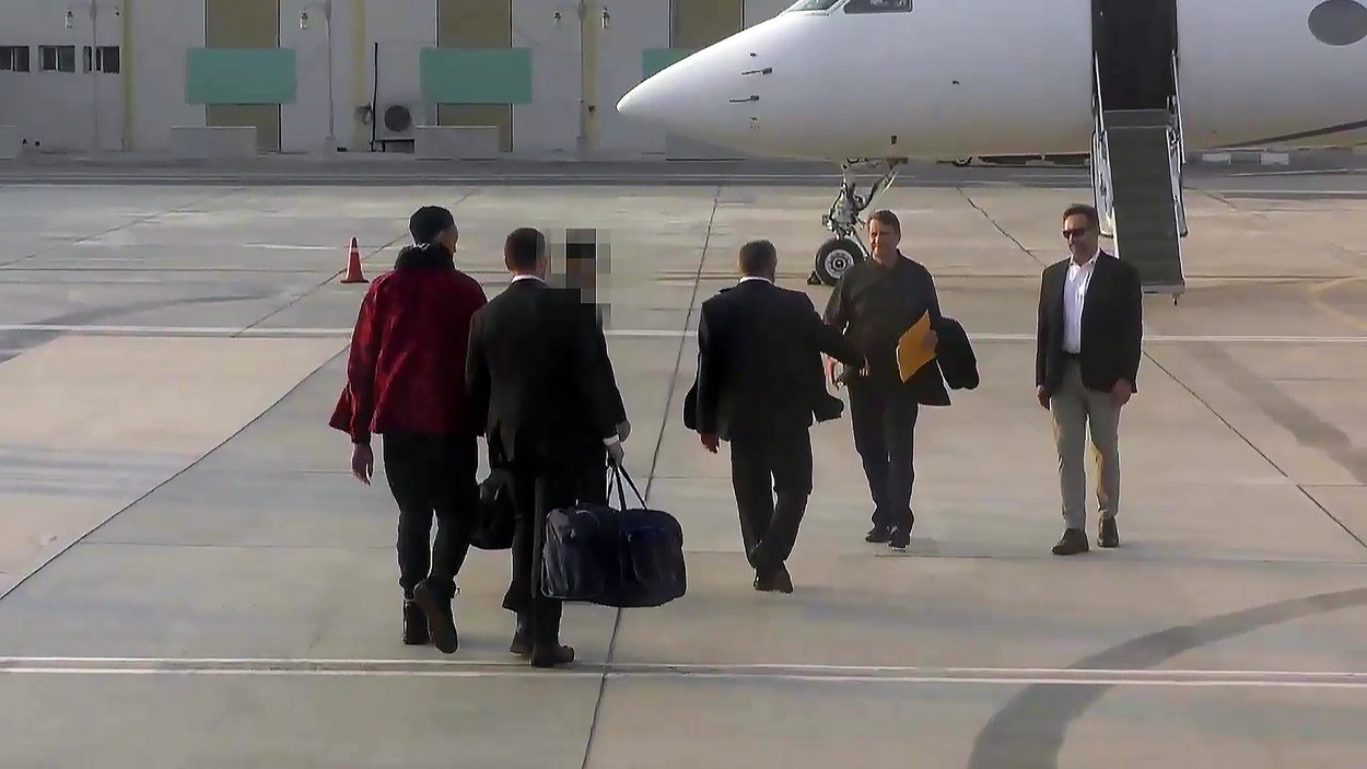 Ce i-a spus traficantul rus Viktor Bout baschetbalistei americane Brittney Griner când au trecut unul pe lângă altul VIDEO