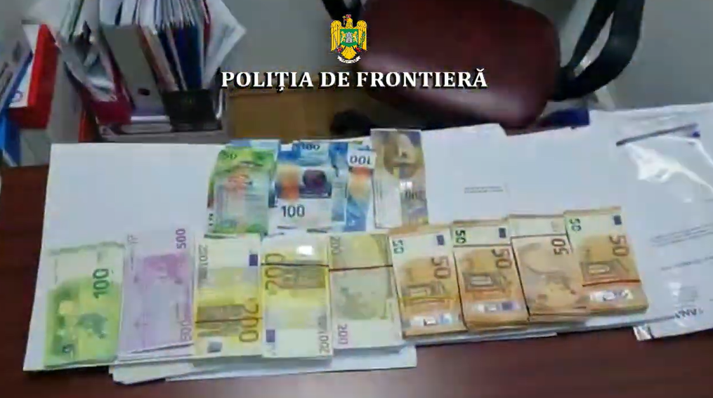 O tânără de 25 de ani a încercat să treacă granița cu o sumă uriașă de bani, dar a rămas fără ei