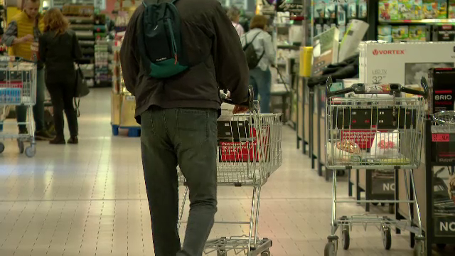 Viața s-a scumpit atât de mult, încât românii își cheltuie deja economiile. Dezvoltatorii vând case ”la gri”