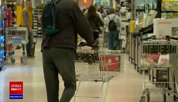 Viața s-a scumpit atât de mult, încât românii își cheltuie deja economiile. Dezvoltatorii vând case ”la gri”