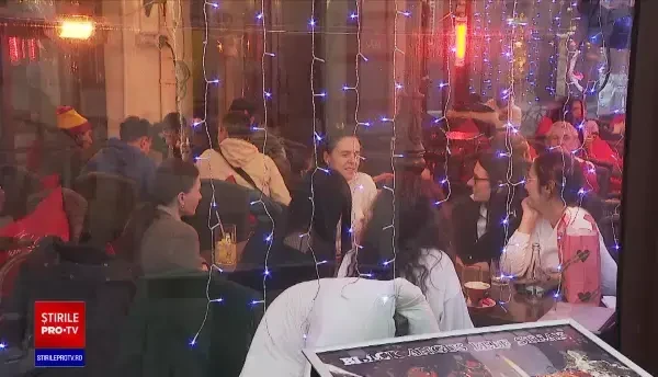 Cu cât va fi impozitat bacșișul în România și cum va fi trecut pe bon. Va putea fi plătit și cu cardul