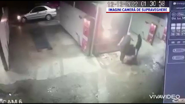 Doi bărbați din Argeș au furat un aparat de fise dintr-o spălătorie auto