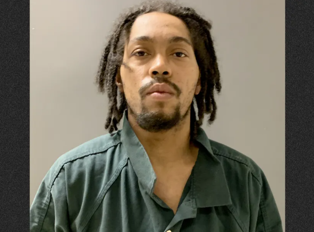 Trupul unei femei însărcinate în descompunere, găsit de polițiști în apartamentul unui suspect pentru altă crimă