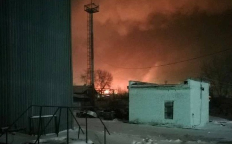 Explozie masivă la cea mai mare rafinărie din Siberia. Două persoane au murit VIDEO