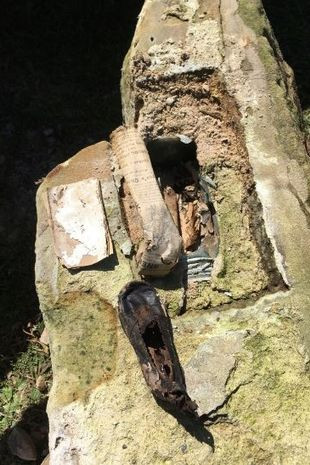 Un bărbat a descoperit „capsula timpului” sub un hambar vechi. Obiectul misterios datează din 1894