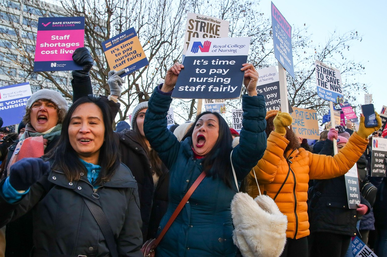 Grevă fără precedent în Marea Britanie. Prima acțiune de protest a infirmierelor în cei 106 ani de istorie