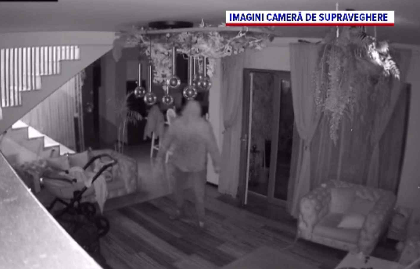 Fiul preotului, prădat în casă, la Crevedia. Hoțul i-a spus să rămână la etaj dacă ține la viață