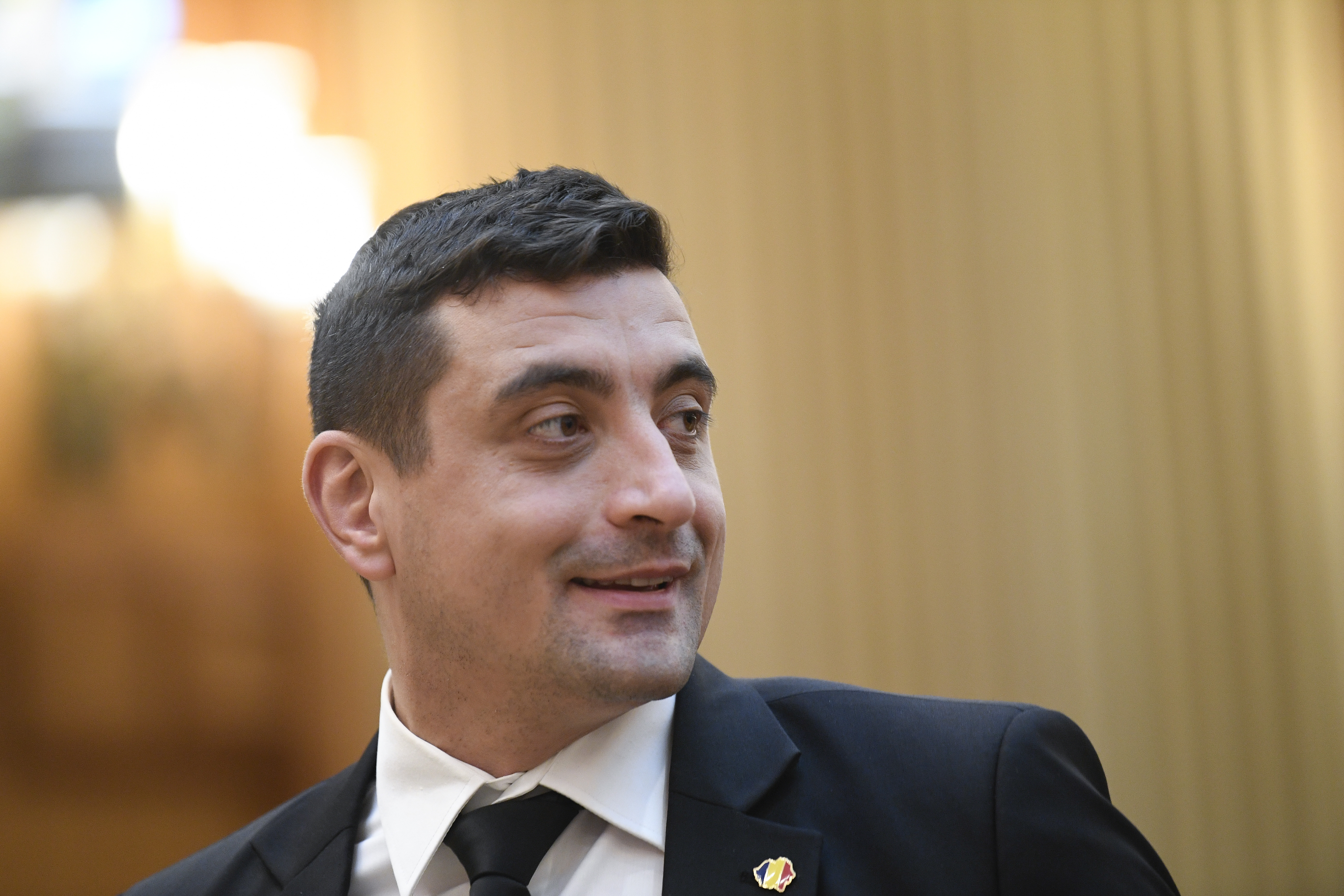 George Simion nu a fost lăsat să intre în sediul PSD: ”Aţi greşit adresa, la nr. 6 pe Kisellef este Ambasada Rusiei”
