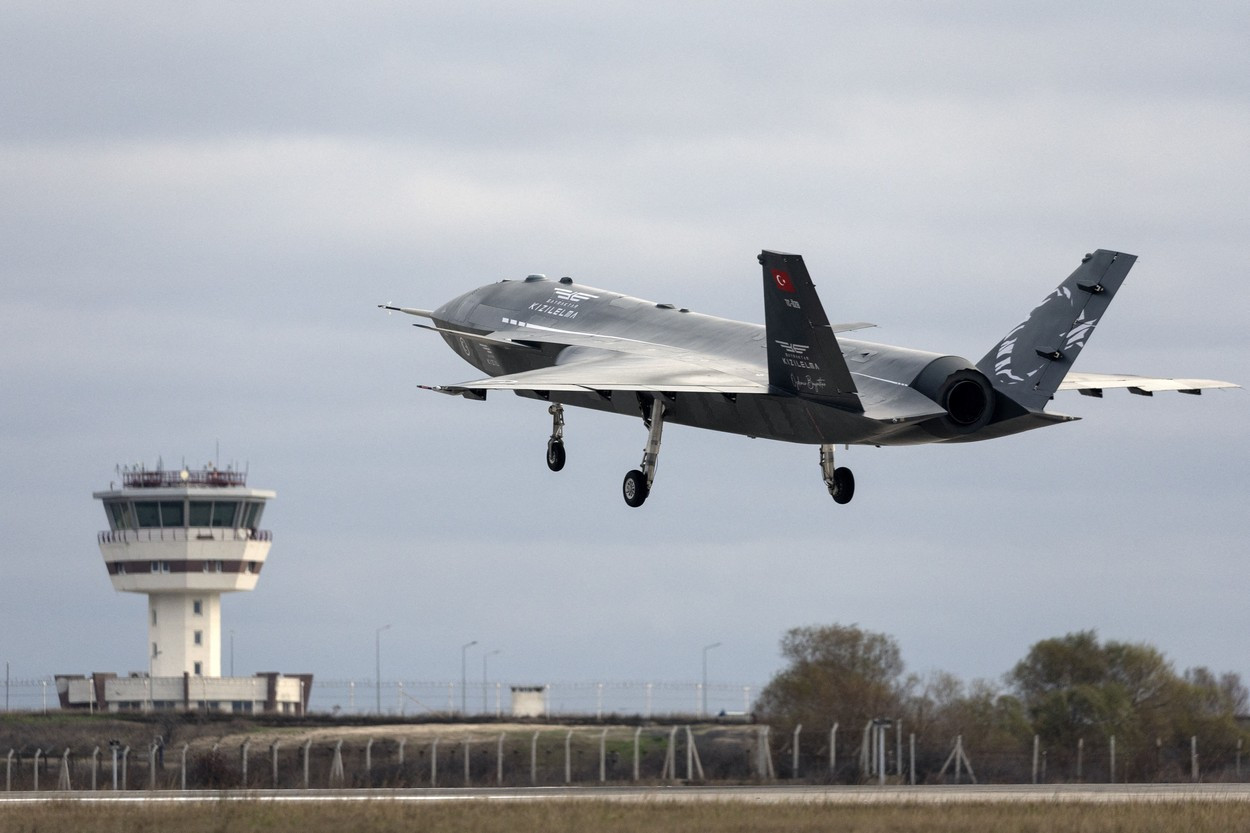 Turcii de la Baykar au lansat „Kizilelma”, prima dronă cu motor cu reacție a companiei | VIDEO