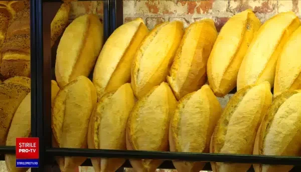 Cât de multă pâine mănâncă românii. Oamenii cumpără tot mai puține franzele cu fiecare an care trece