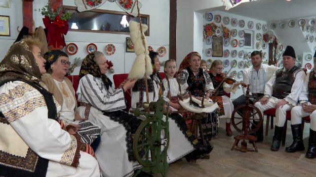 Localnicii din Bistrița Bârgăului păstrează vie tradiția și s-au adunat la șezătoare