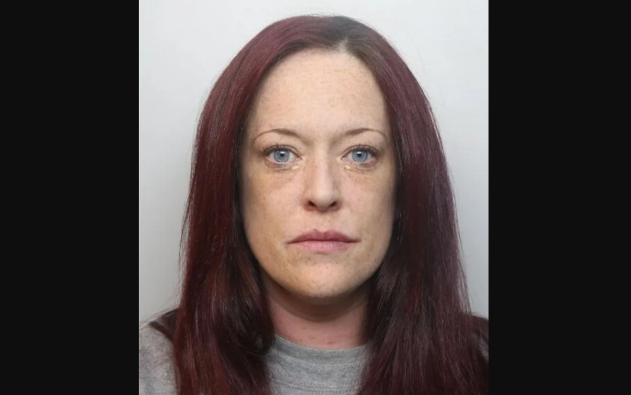 O femeie l-a călcat cu mașina pe cap pe iubitul ei. Ea consumase băuturi alcoolice și a spus că nu l-a văzut pe bărbat