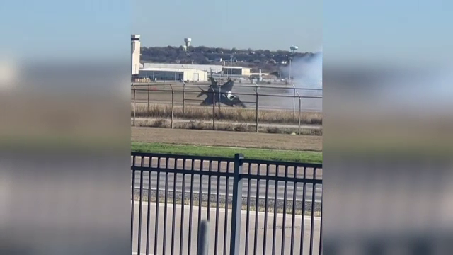 Un avion de ultimă generație, F-35, a ratat manevra de aterizare, iar pilotul s-a catapultat în ultimul moment