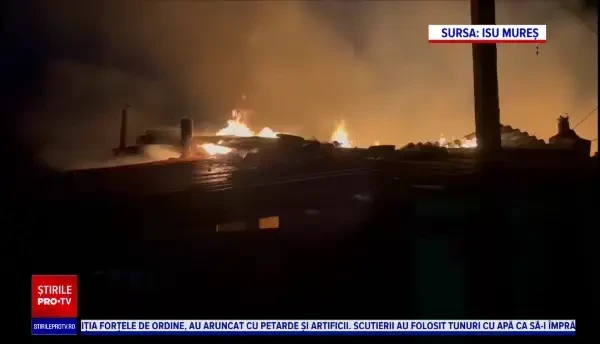 Un bărbat a murit carbonizat, iar 11 familii au rămas pe drumuri, în urma unui incendiu care a avut loc în Sighișoara