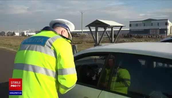 Polițiștii din Alba Iulia au oprit zeci de șoferi pentru a le împărți căști bluetooth. Ce scop are această inițiativă