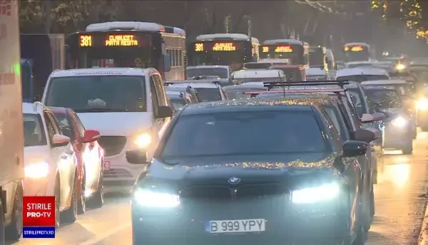 Haos în București înainte de sărbători. Șoferii se plâng tot mai mult de timpul petrecut în trafic
