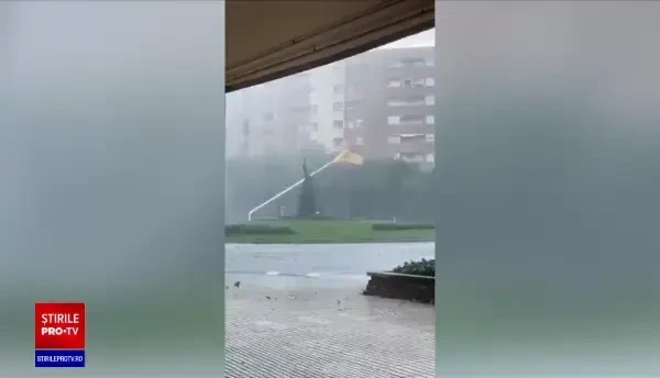 Vremea rea a pus stăpânire pe tot globul. Mii de locuințe au rămas fără curent electric, iar autoritățile au emis recomandări