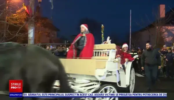 Moş Crăciun și Crăciunița au ajuns la Târgoviște, cu un alai de personaje desprinse din povești