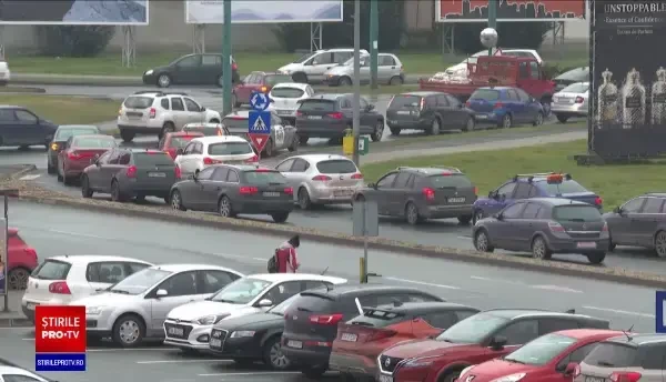 Românii au luat cu asalt magazinele și târgurile în căutarea cadoului perfect de Crăciun. Hainele, cele mai dorite produse