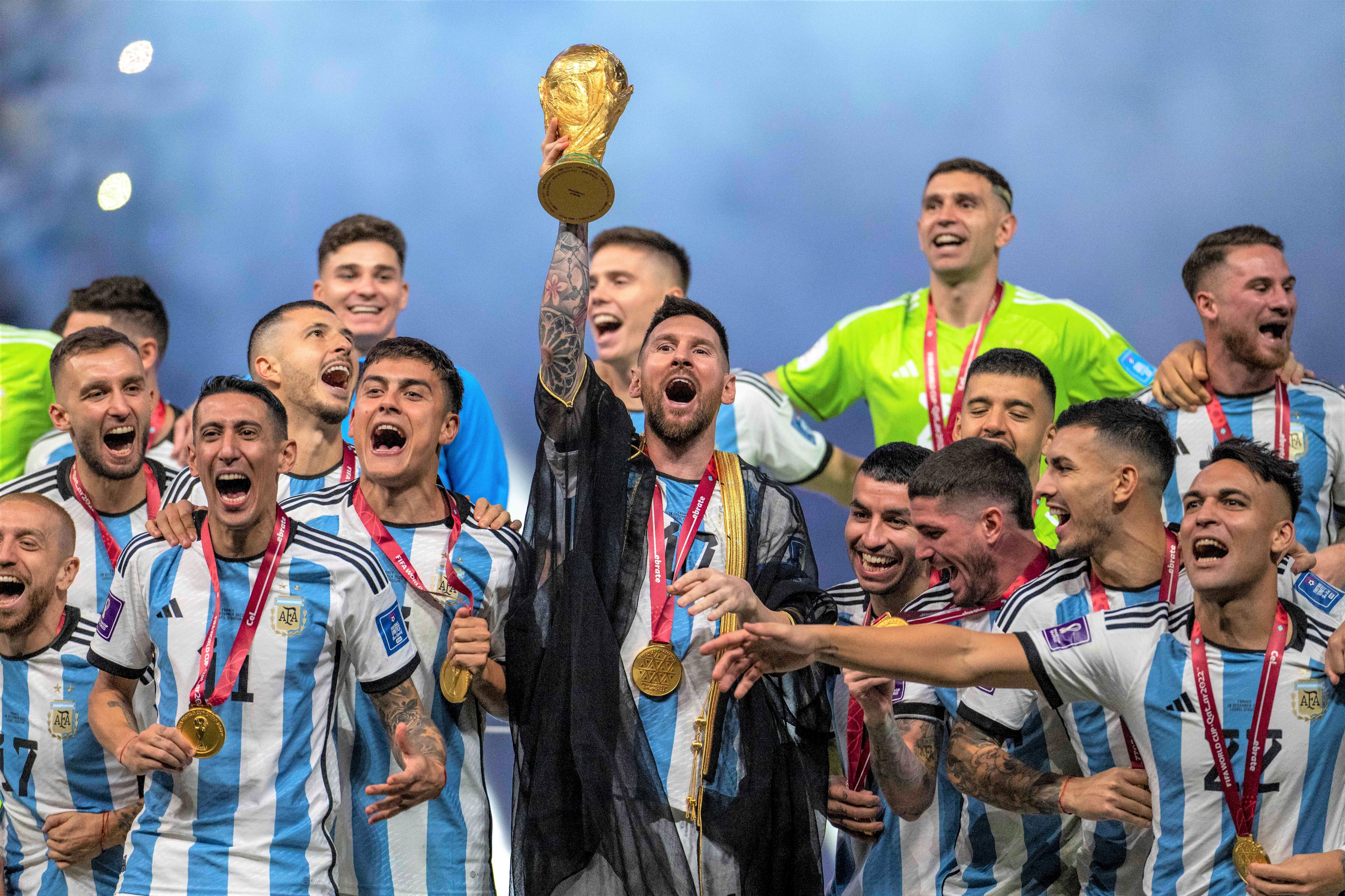 Presa internaţională, după ce „pumele” au câştigat Cupa Mondială: „Cerul s-a deschis pentru Argentina şi pentru Messi”