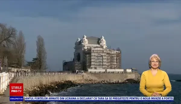 Oamenii s-au plimbat pe malul mării, precum primăvara. Temperaturile au ajuns la 16 grade în decembrie, dar scad brusc