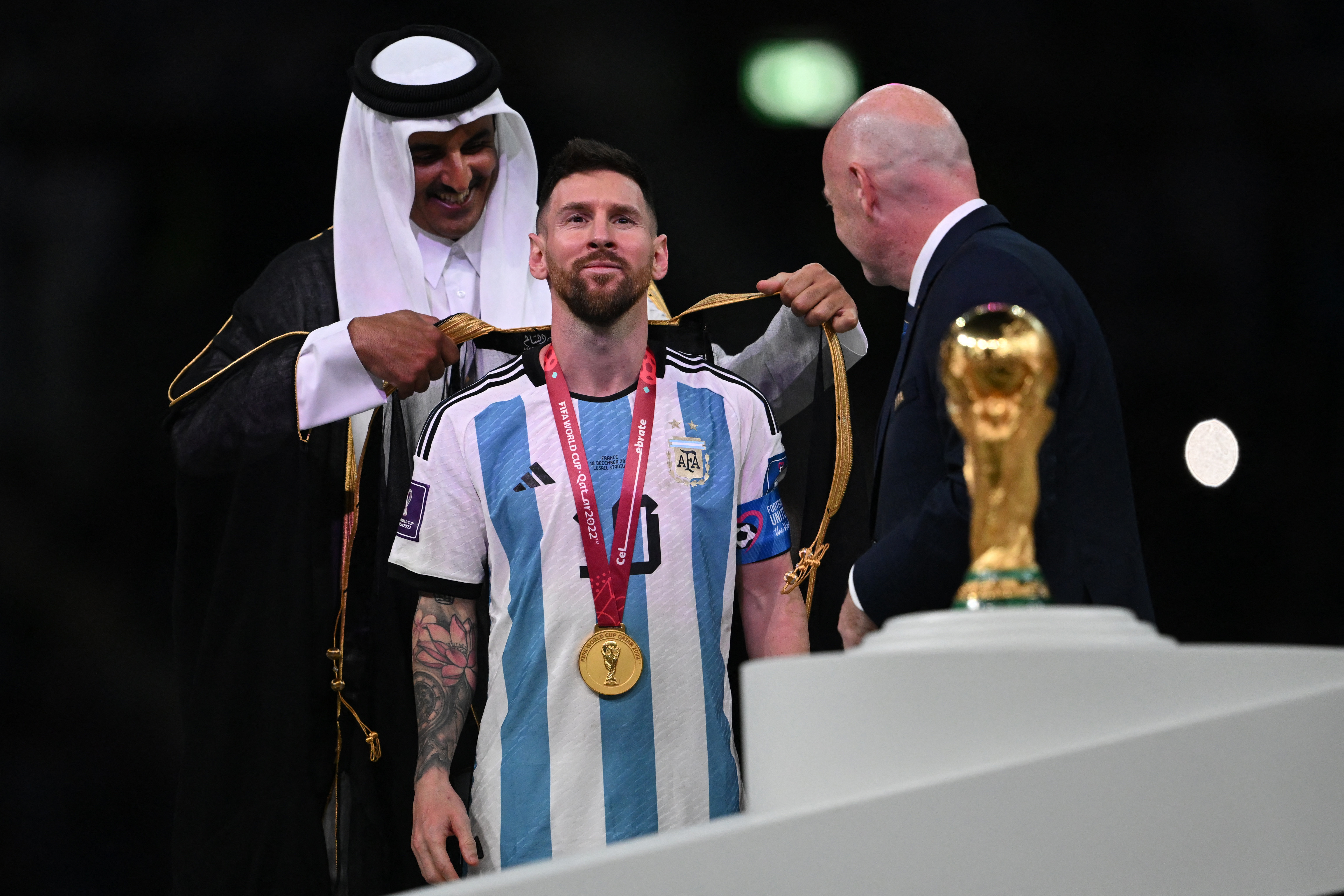Ce s-ar fi întâmplat dacă Messi ar fi refuzat să poarte mantia. Explicația unui român care a lucrat în Qatar