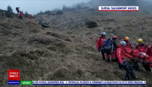 Turist căzut într-o râpă, salvat după aproape o zi. Salvamontiștii au rămas blocați