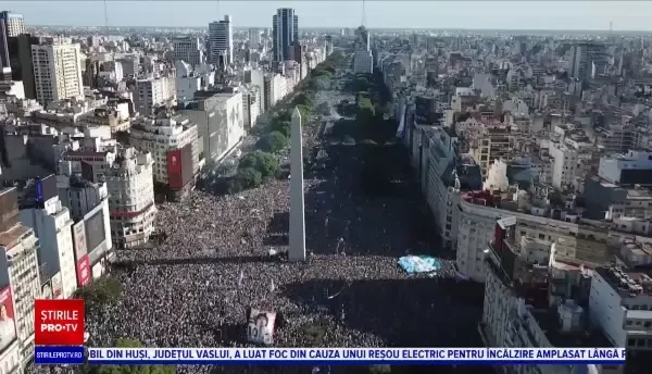 Fiesta în Buenos Aires. Sute de mii de oameni au sărbătorit pe străzi triumful naționalei Argentinei | FOTO-VIDEO