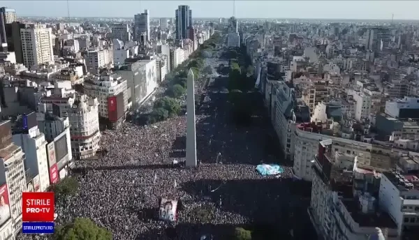 Fiesta în Buenos Aires. Sute de mii de oameni au sărbătorit pe străzi triumful naționalei Argentinei | FOTO-VIDEO
