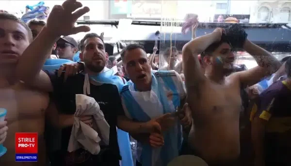 Reacția unor pasageri argentinieni când au aflat în timpul zborului că Argentina a câștigat Cupa Mondială